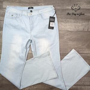 True Religion Becca Mid Rise Bootcut Jeans Size 32 (14)